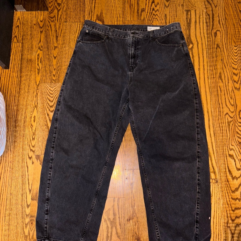 GAP Woman’s Black Barrel Jeans
